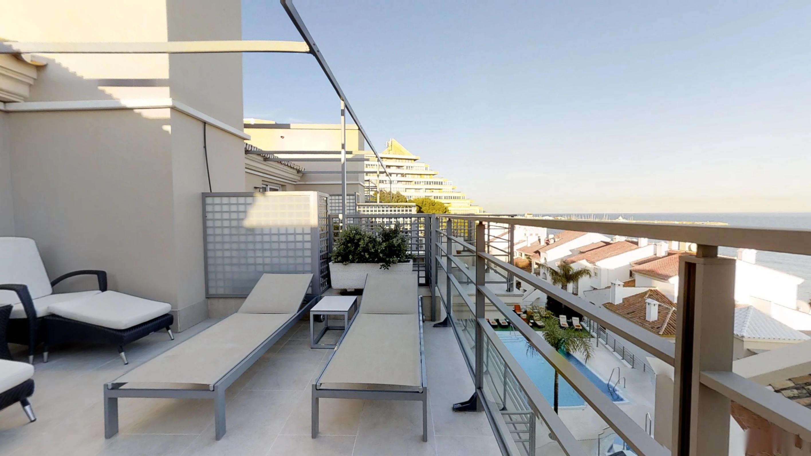 فندق بوتيك وسبا فينسي سيليسيون أليسا بينالماذينا المظهر الخارجي الصورة 3D rendering of a balcony
