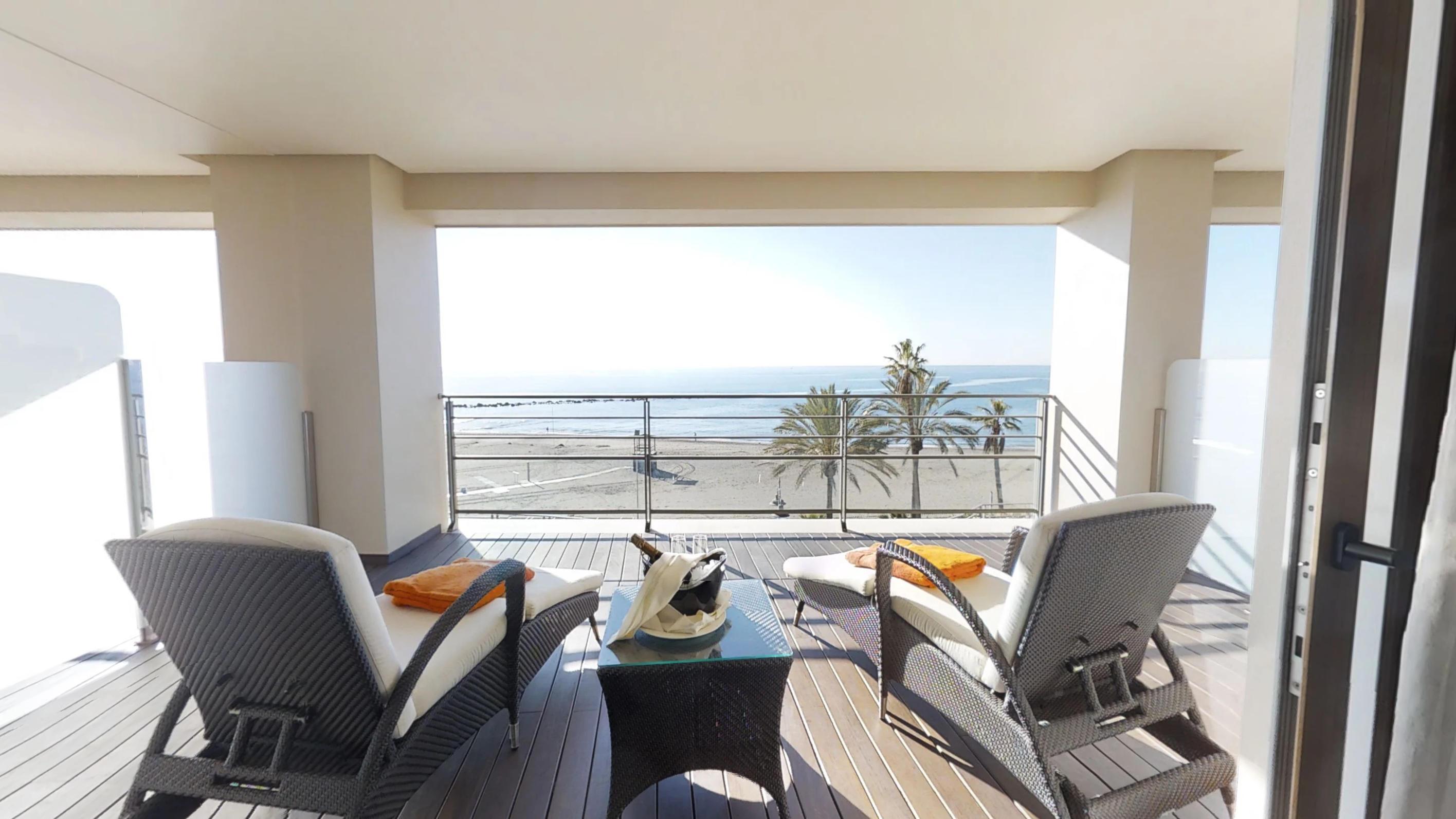 فندق بوتيك وسبا فينسي سيليسيون أليسا بينالماذينا المظهر الخارجي الصورة A balcony