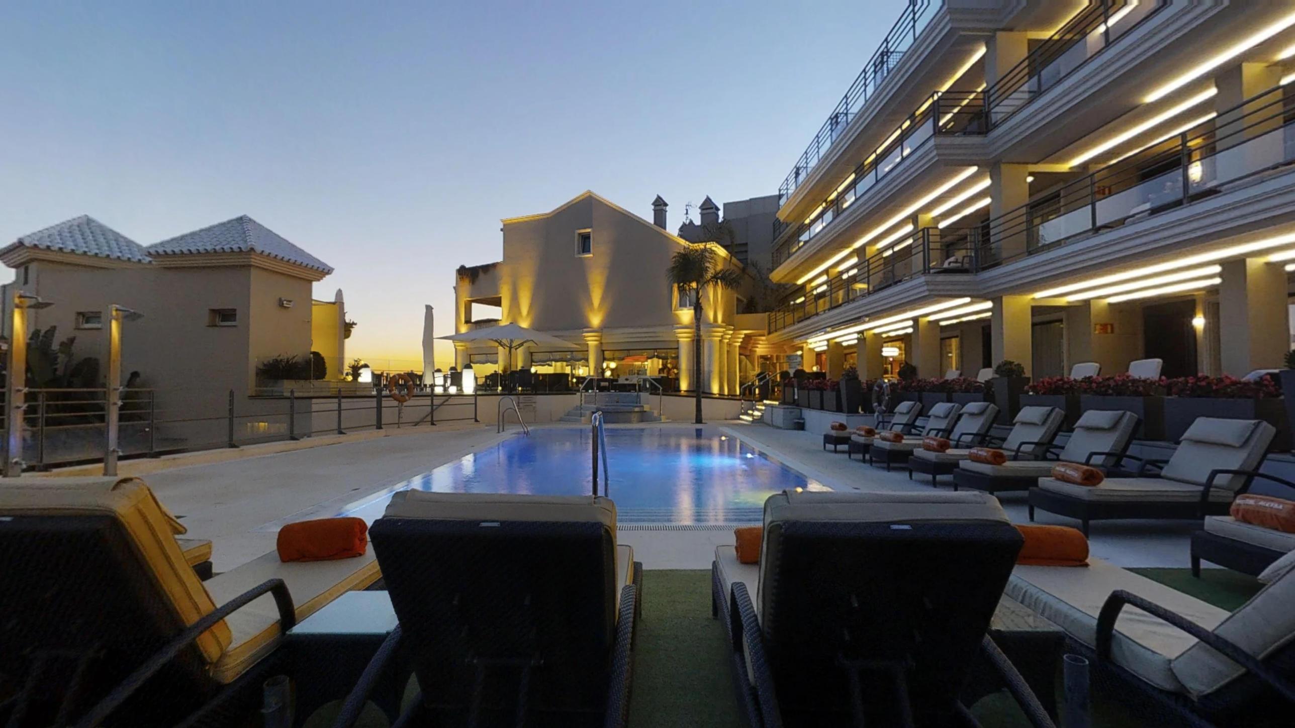فندق بوتيك وسبا فينسي سيليسيون أليسا بينالماذينا المظهر الخارجي الصورة The pool at the hotel