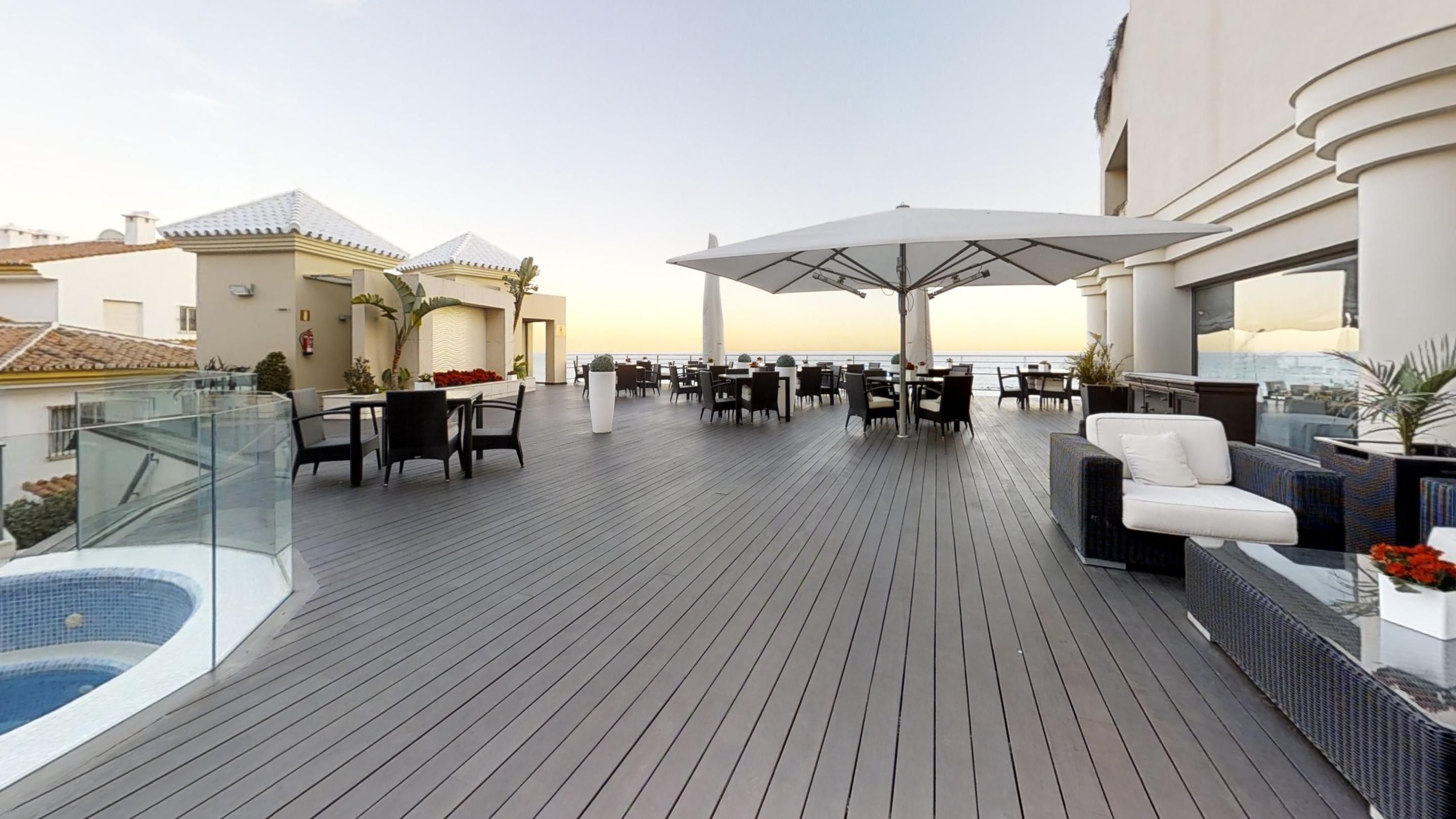 فندق بوتيك وسبا فينسي سيليسيون أليسا بينالماذينا المظهر الخارجي الصورة Composite wood terrace