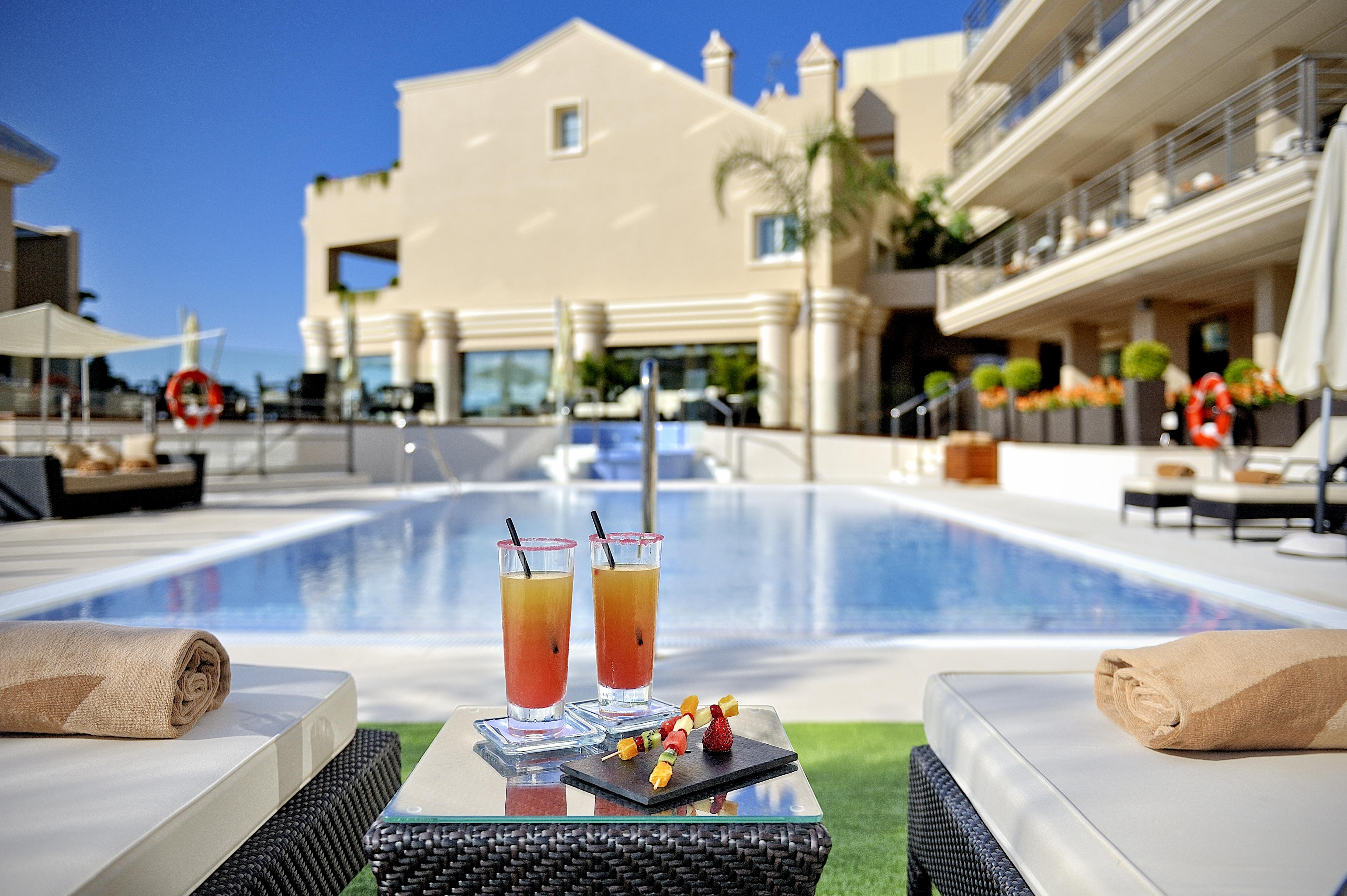 فندق بوتيك وسبا فينسي سيليسيون أليسا بينالماذينا المظهر الخارجي الصورة The pool at the hotel