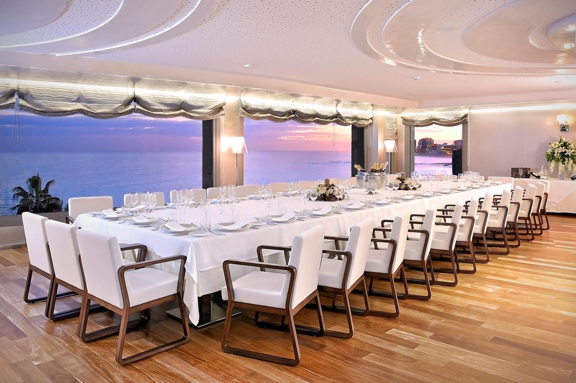 فندق بوتيك وسبا فينسي سيليسيون أليسا بينالماذينا المظهر الخارجي الصورة The interior of the restaurant