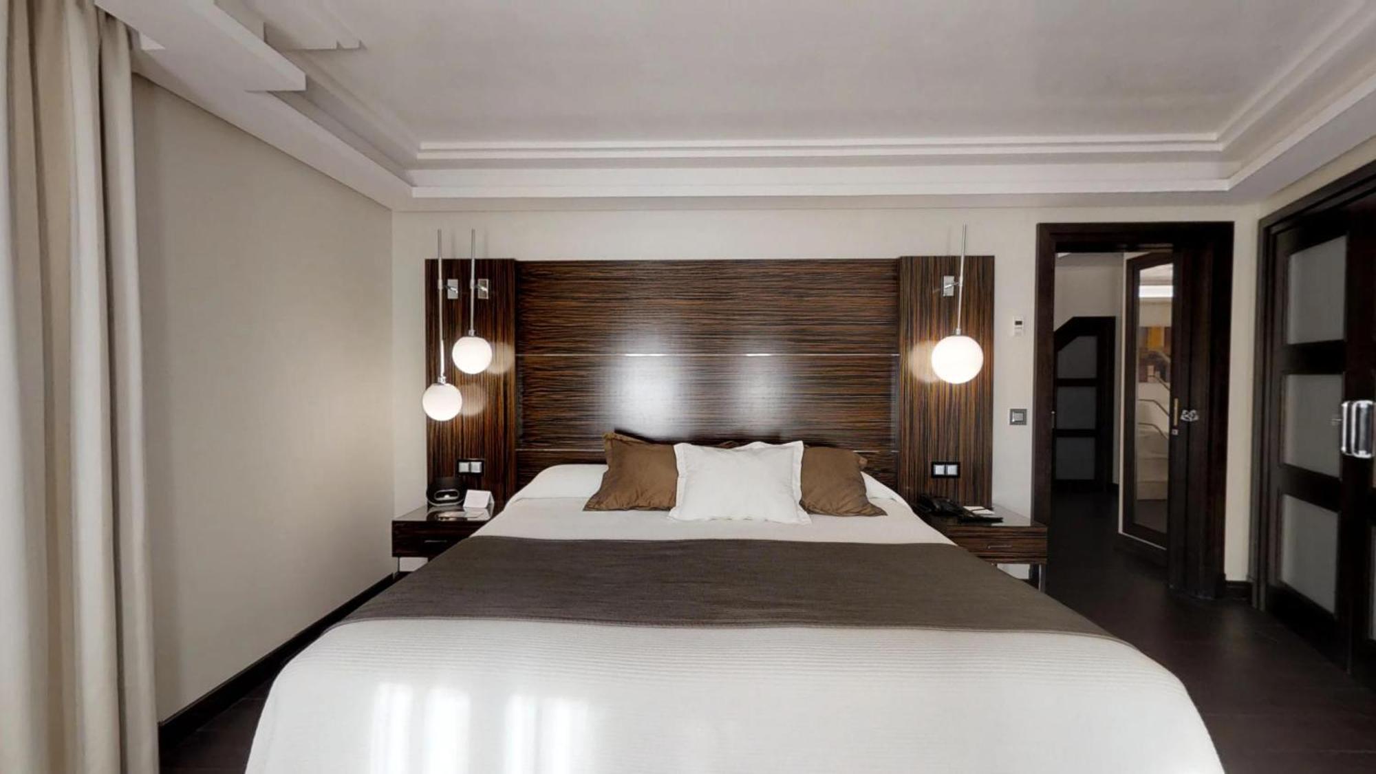 فندق بوتيك وسبا فينسي سيليسيون أليسا بينالماذينا الغرفة الصورة A bedroom at the hotel