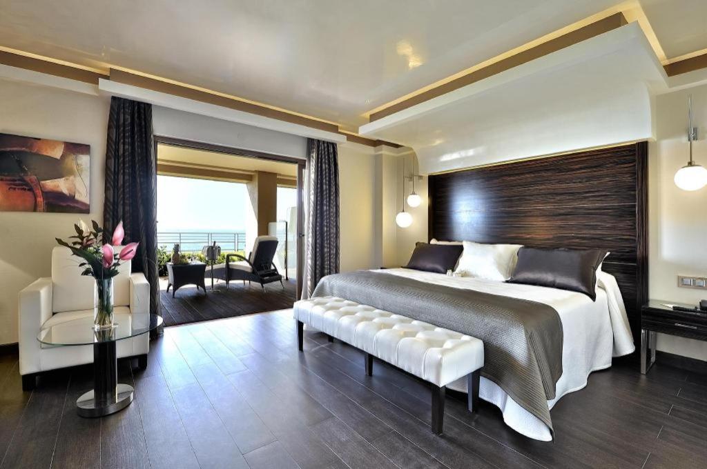 فندق بوتيك وسبا فينسي سيليسيون أليسا بينالماذينا المظهر الخارجي الصورة A bedroom at the hotel